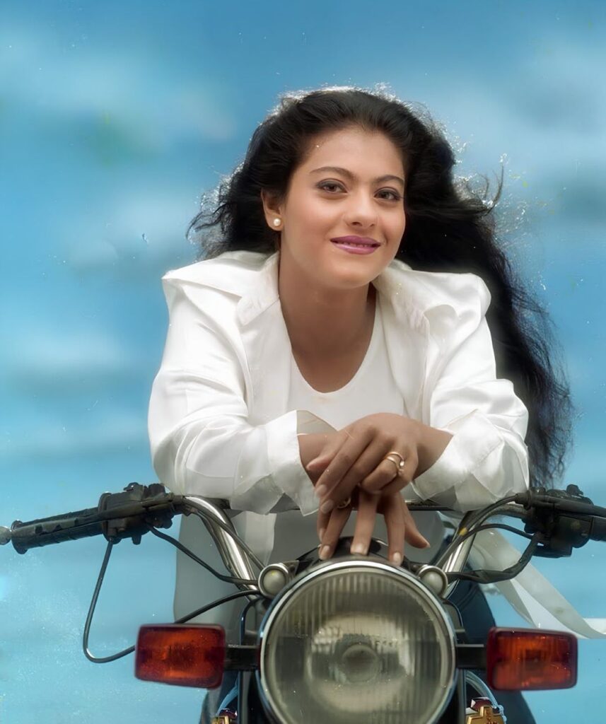 Kajol Dewgan (काजोल देवगन)